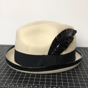 3x White Fedora hats with feather 100% wool new
